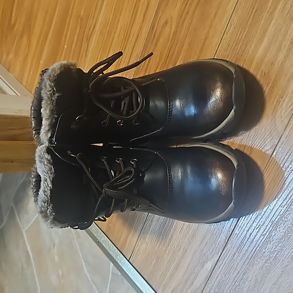 Soft Moc Vegan Waterproof Boots - Picture 2 of 8